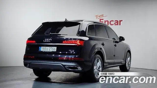 Audi Q7 2021 — ფოტო 16/20