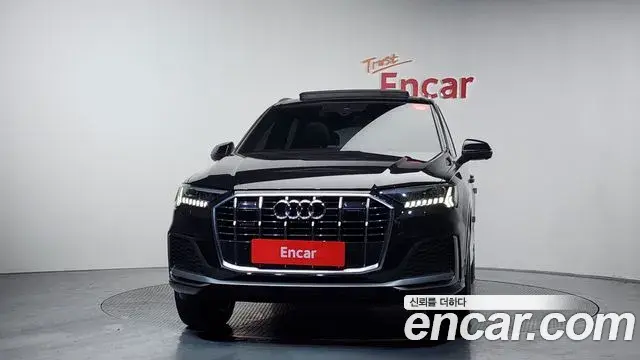 Audi Q7 2021 — ფოტო 1/20
