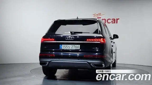 Audi Q7 2021 — ფოტო 3/20