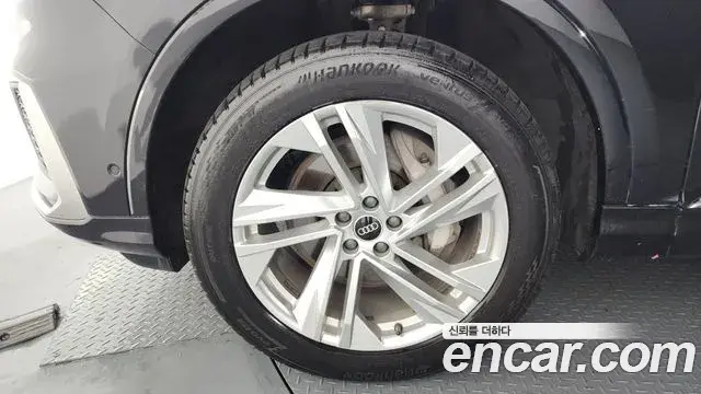 Audi Q7 2021 — ფოტო 20/20