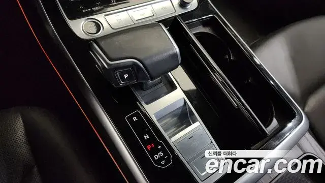 Audi Q7 2021 — ფოტო 14/20