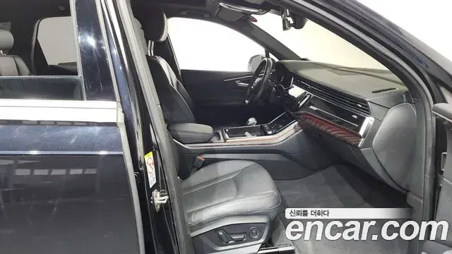 Audi Q7 2021 — ფოტო 13/20