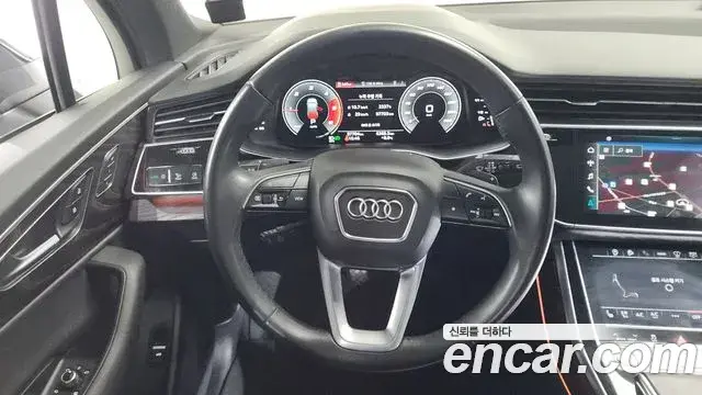 Audi Q7 2021 — ფოტო 2/20