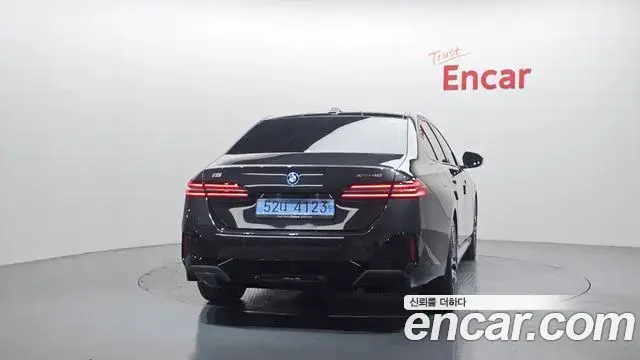 BMW i5 2025 — ფოტო 8/20