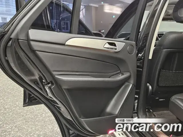 Mercedes-Benz GLE-Class 2018 — ფოტო 8/20