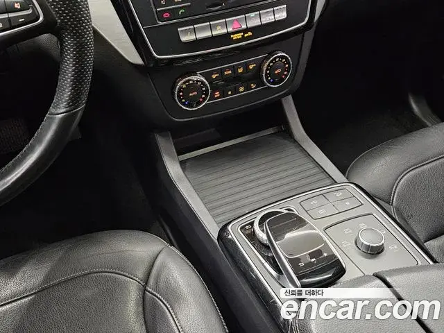 Mercedes-Benz GLE-Class 2018 — ფოტო 18/20