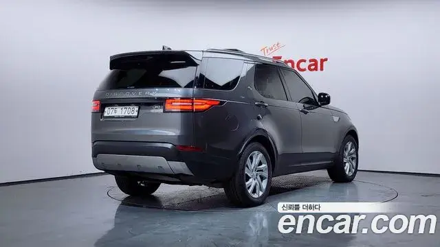 Land Rover Discovery 5 2019 — ფოტო 8/20
