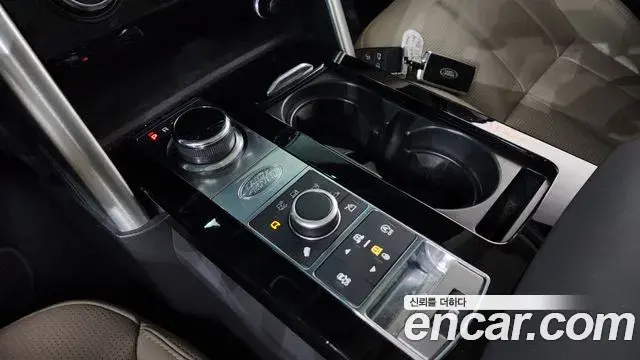 Land Rover Discovery 5 2019 — ფოტო 16/20