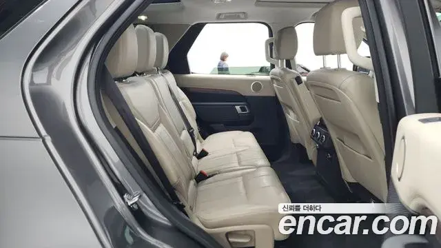 Land Rover Discovery 5 2019 — ფოტო 3/20