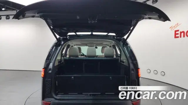 Land Rover Discovery 5 2019 — ფოტო 4/20