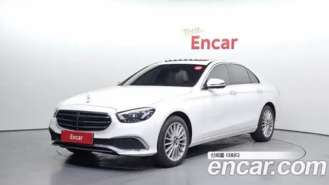Mercedes-Benz E-Class 2022 — Photo 15/20