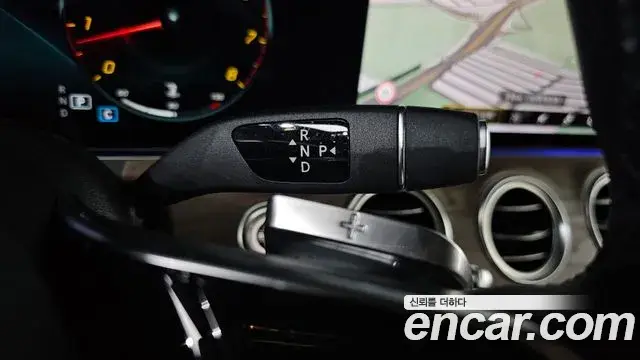 Mercedes-Benz E-Class 2022 — Photo 4/20