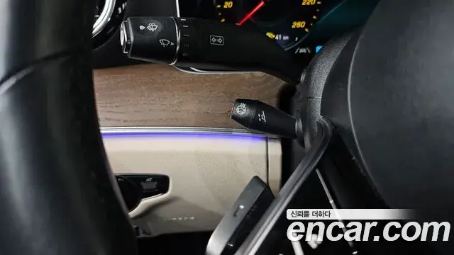Mercedes-Benz E-Class 2022 — Photo 20/20