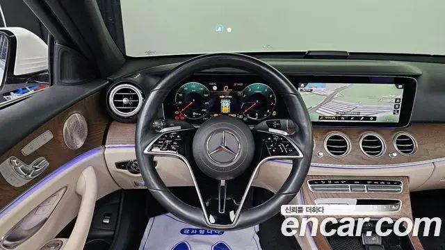 Mercedes-Benz E-Class 2022 — Photo 12/20
