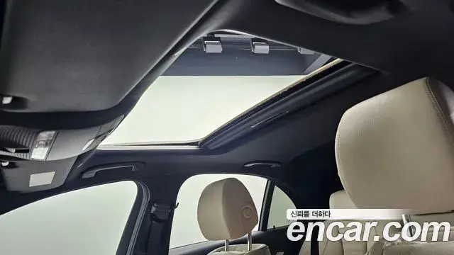 Mercedes-Benz E-Class 2022 — Photo 16/20
