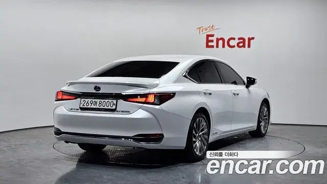 Lexus ES300h 2020 — Şəkil 15/20