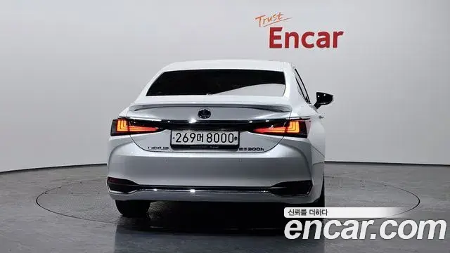 Lexus ES300h 2020 — Şəkil 11/20
