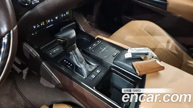 Lexus ES300h 2020 — Şəkil 17/20