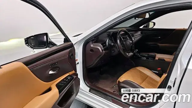 Lexus ES300h 2020 — Şəkil 2/20