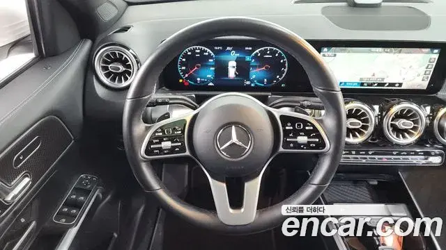 Mercedes-Benz GLB-Class 2021 — Фото 13/20