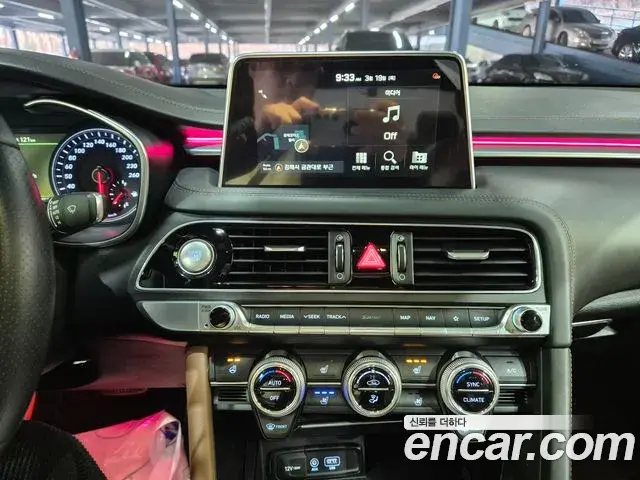 Genesis G70 2018 — ფოტო 8/20