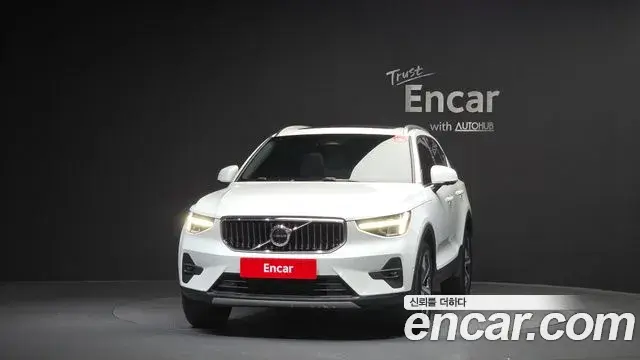 Volvo XC40 2022 — Фото 3/20
