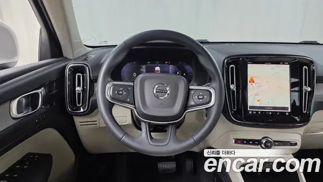 Volvo XC40 2022 — Фото 13/20