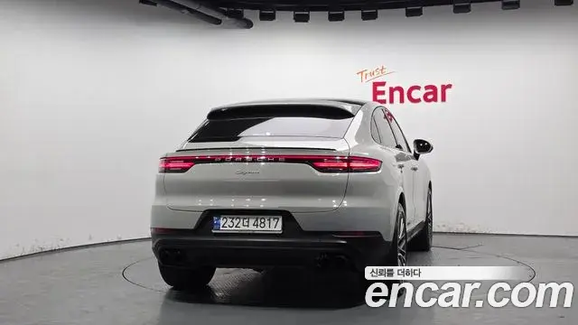 Porsche Cayenne 2023 — Photo 9/20