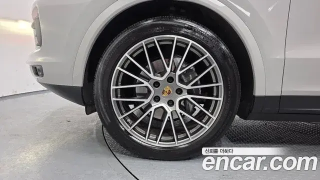 Porsche Cayenne 2023 — Photo 10/20