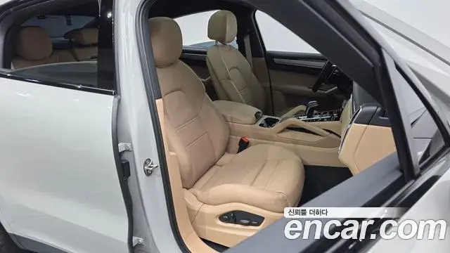 Porsche Cayenne 2023 — Photo 1/20