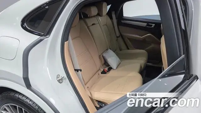 Porsche Cayenne 2023 — Photo 17/20