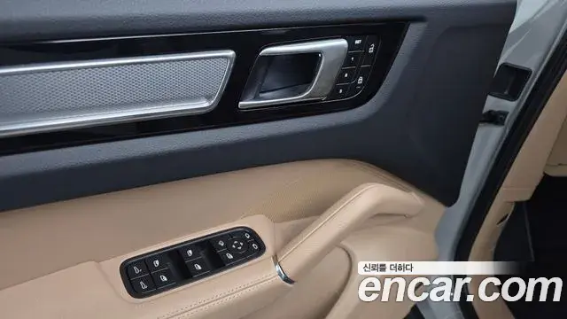Porsche Cayenne 2023 — Photo 8/20