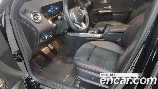 Mercedes-Benz GLB-Class 2020 — Photo 14/20