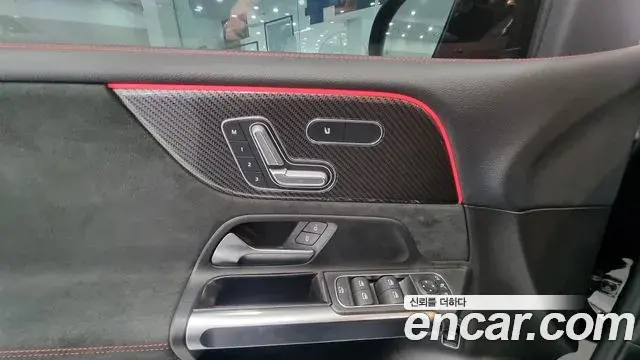 Mercedes-Benz GLB-Class 2020 — Photo 17/20
