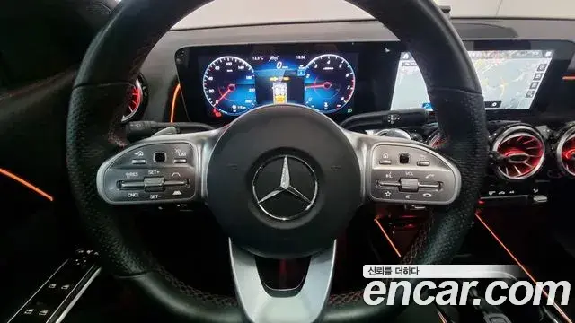 Mercedes-Benz GLB-Class 2020 — Photo 12/20