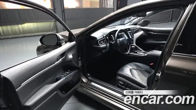Toyota Camry 2019 — Фото 10/20