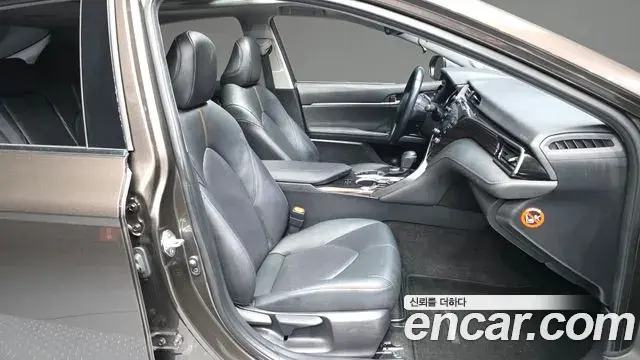 Toyota Camry 2019 — Фото 11/20