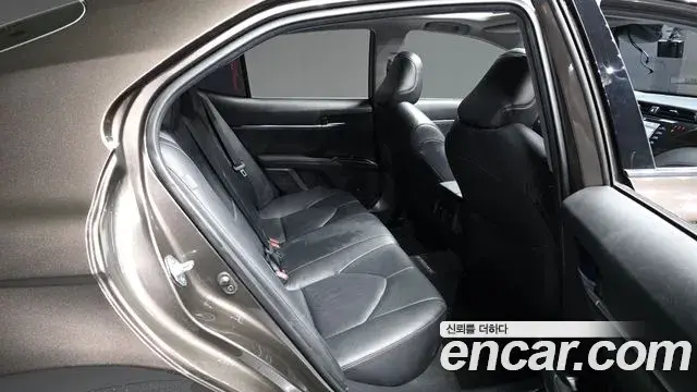 Toyota Camry 2019 — Фото 12/20