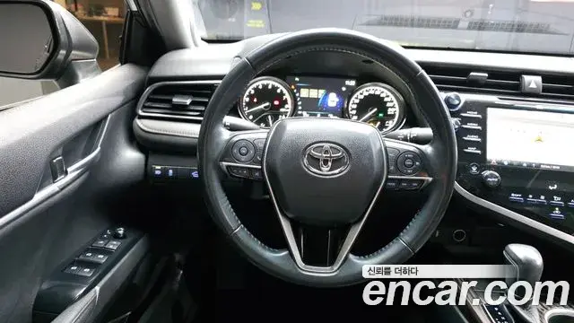 Toyota Camry 2019 — Фото 13/20