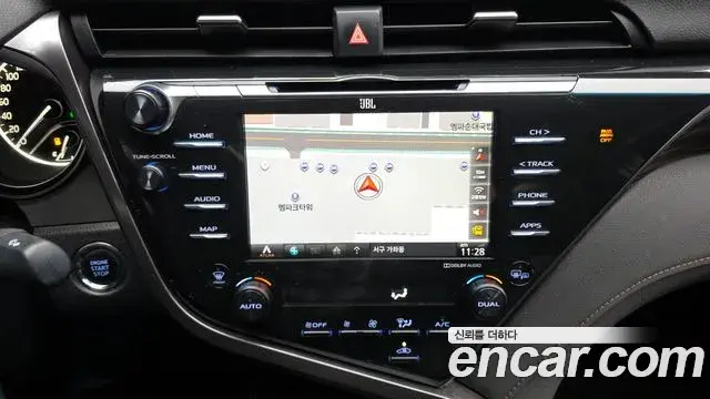Toyota Camry 2019 — Фото 14/20