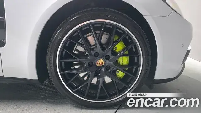 Porsche Panamera 2020 — Photo 18/20