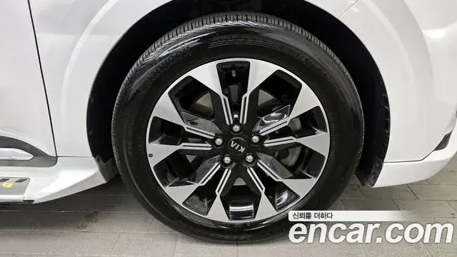 Kia Carnival 2021 — Фото 5/20