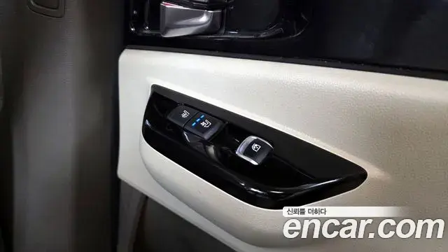 Kia Carnival 2021 — Фото 19/20