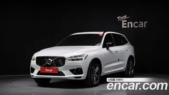 Volvo XC60 2021 — Фото 1/20