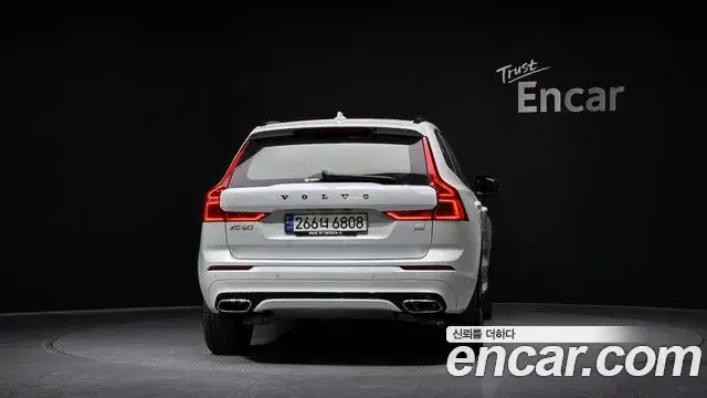 Volvo XC60 2021 — Фото 4/20