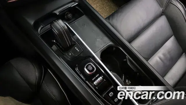 Volvo XC60 2021 — Фото 9/20