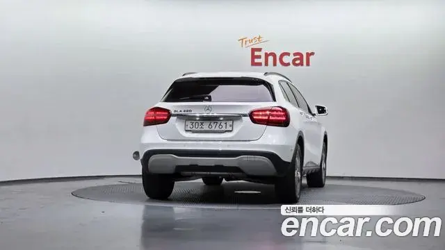 Mercedes-Benz GLA-Class 2018 — Фото 4/20