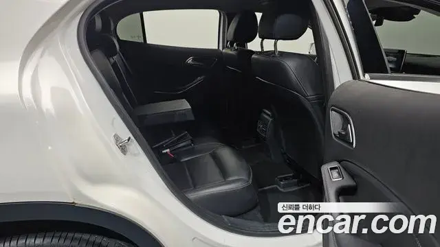 Mercedes-Benz GLA-Class 2018 — Фото 12/20