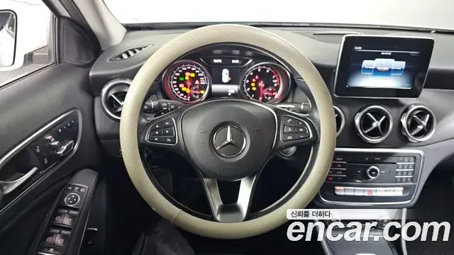 Mercedes-Benz GLA-Class 2018 — Фото 13/20