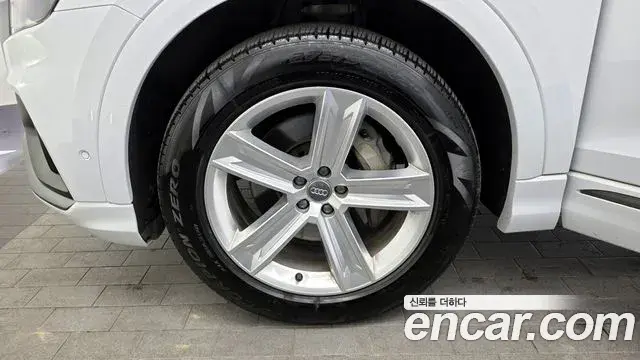 Audi Q8 2020 — ფოტო 4/20